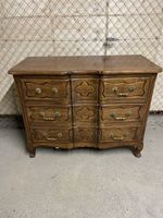 Commode galbée en bois – Style Louis XV