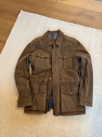 Timeless elegance: Massimo Dutti leather jacket