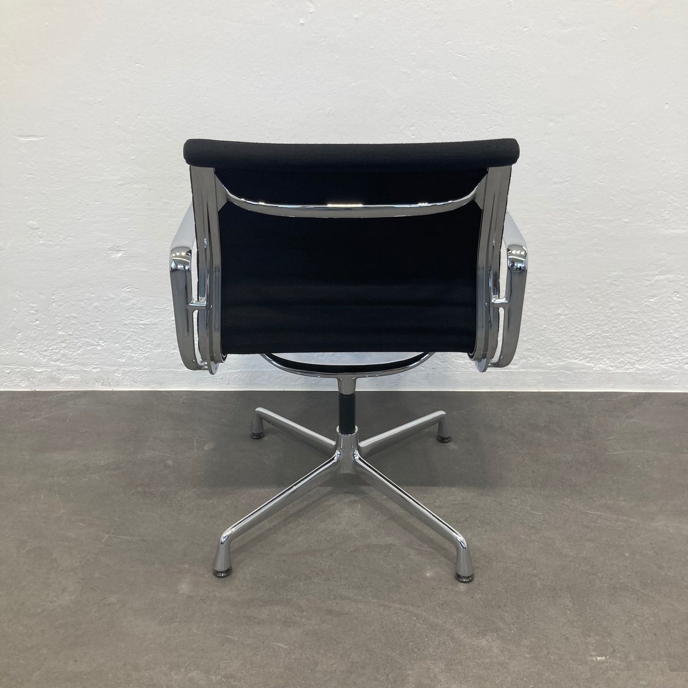 Sedie: Vitra Eames Alu Chair EA108 Hopsak Schwarz – Usato da Schönenwerd venduto da mcofficeshop 4