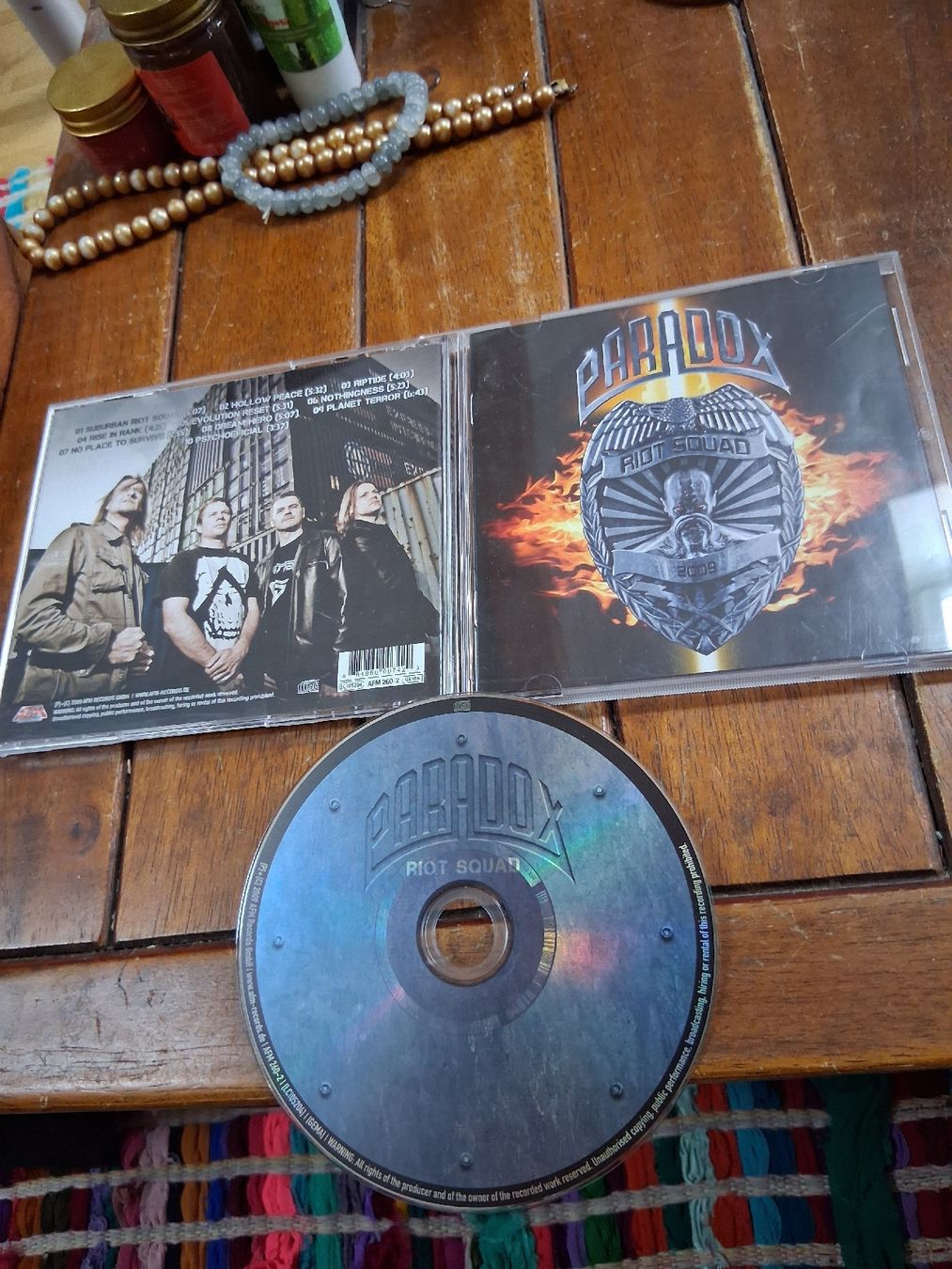 CD: paradox - riot... – Usato da St-Cergue venduto da VeganWarrior