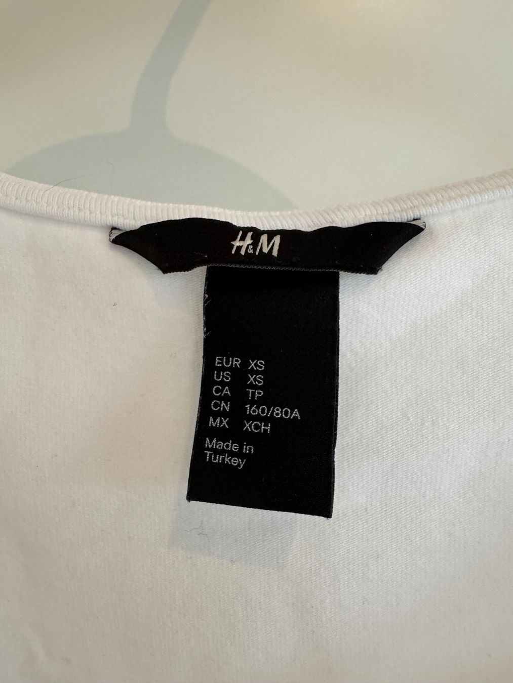 H&M T-shirt: T-Shirt à volant - H&M – Usato da Denens venduto da sar_5wlm 3