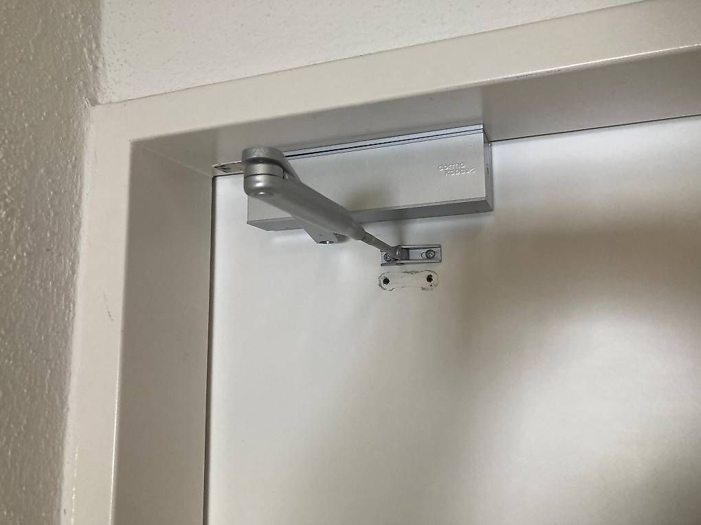 Altro Materiale elettrico: Tür Zwangschliessung – Usato da Altendorf venduto da tone81 1
