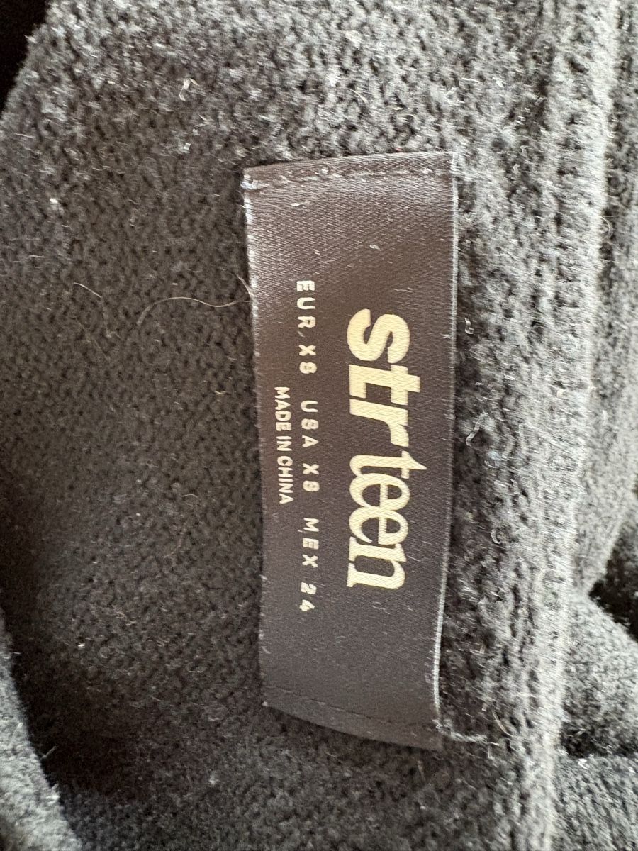 Stradivarius Pullover & Sweatshirts: Stradivarius Off Shoulder Pullover – Gebraucht aus Thun von sop_thg9 3