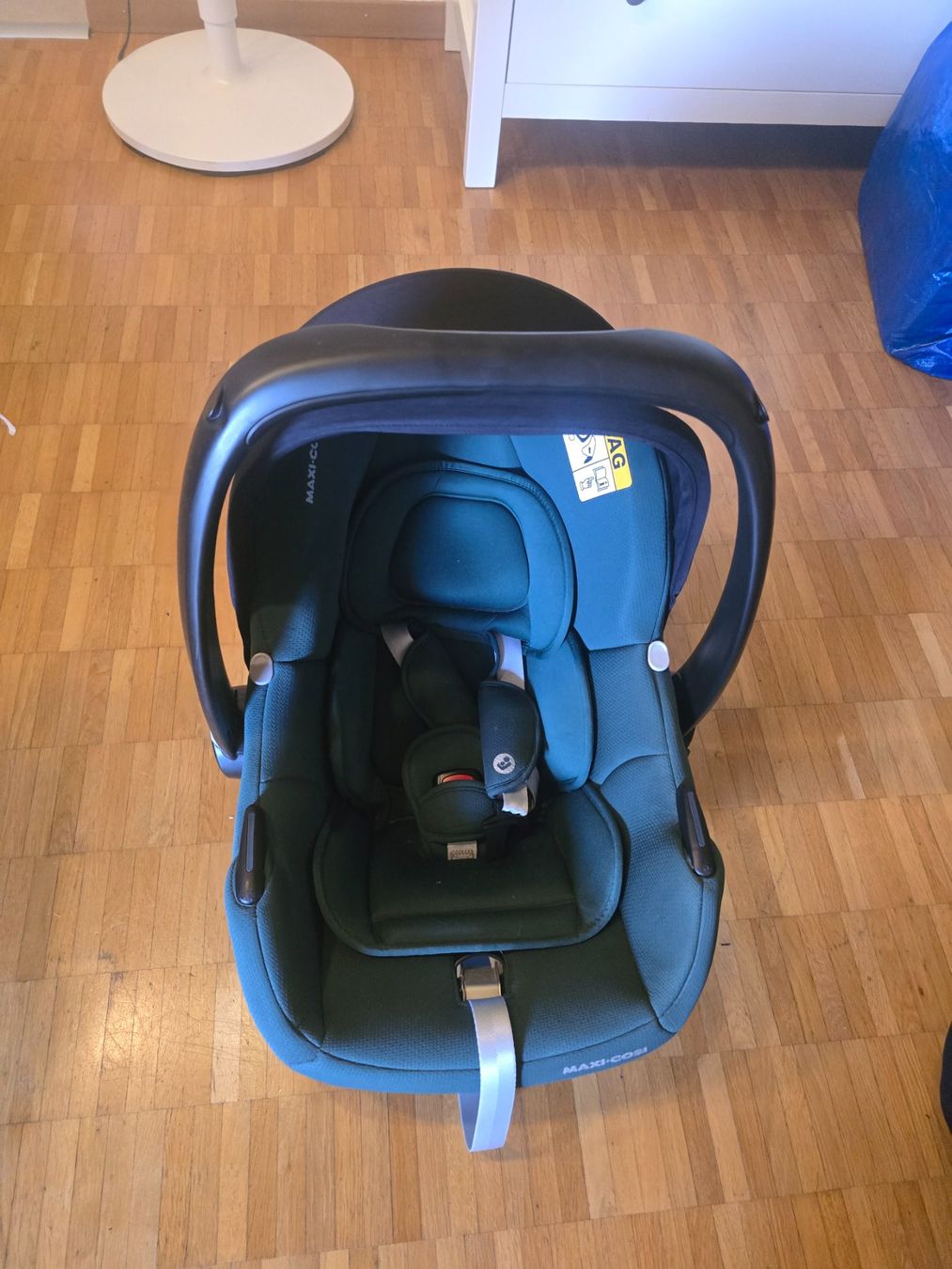 Maxi-Cosi Sièges auto: Maxi-Cosi CabrioFix I-Size Essential Green – D'occasion à Maur par pet_v5jw 1
