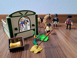 Playmobil Pferdeboxe, mit 2 Pferden, 3 Figuren & Futter