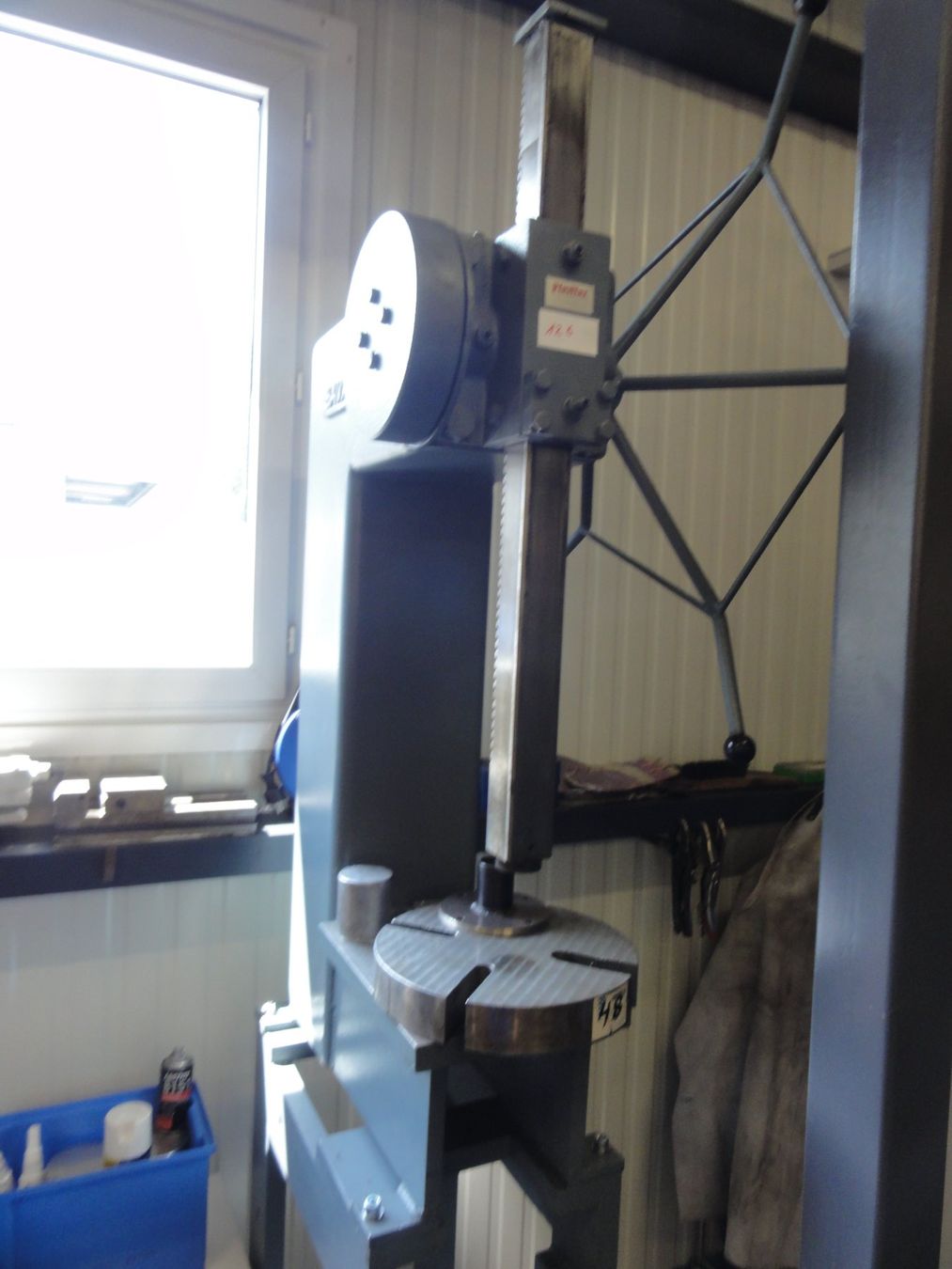 Tous les outils: Presse Maschine 12.5t gebraucht – D'occasion à Gamprin-Bendern par AlexM73