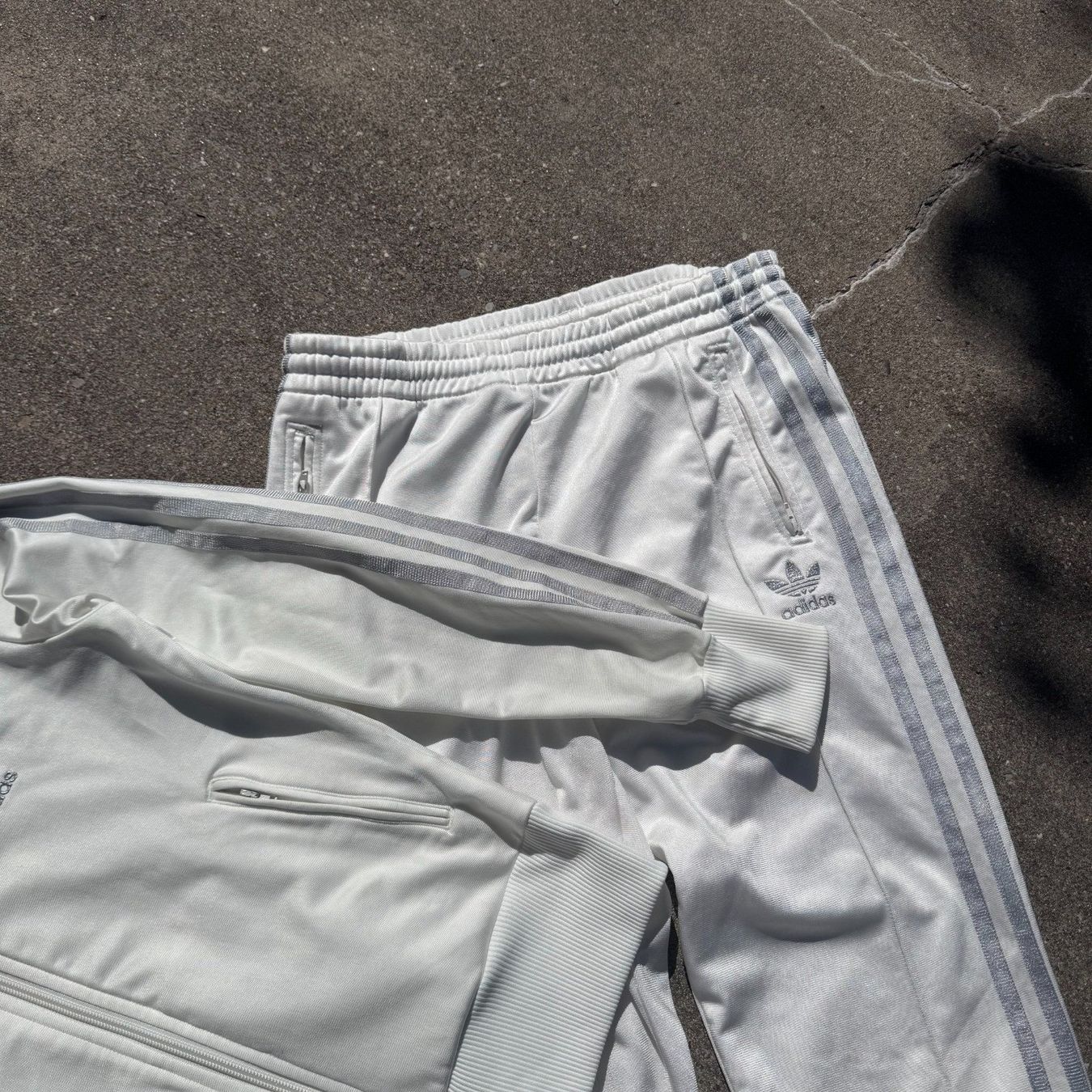Adidas Completi & Tailleur: Adidas Firebird white Y2K track set – Usato da St. Gallen venduto da sourced_limited 2