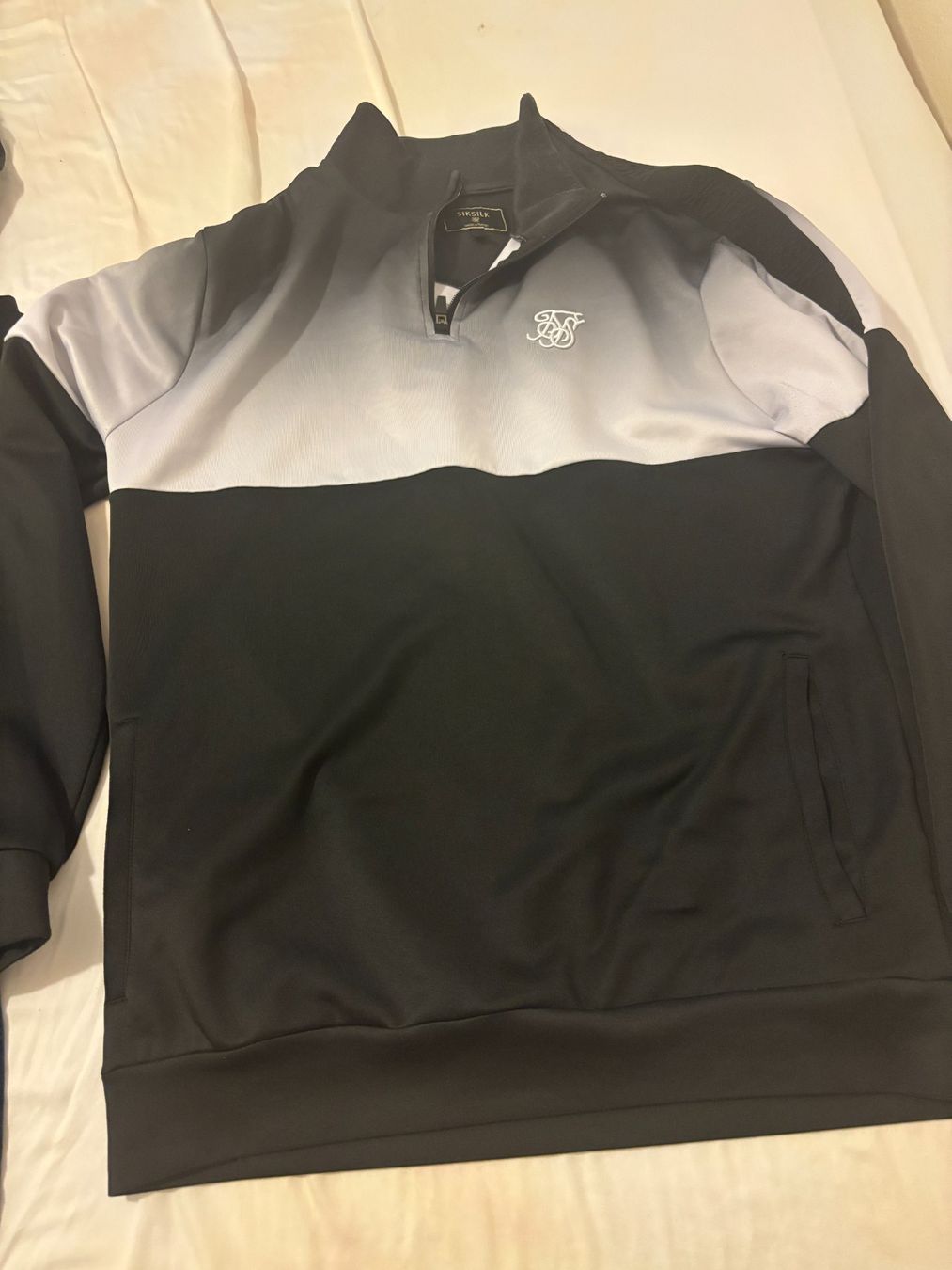 Siksilk Pullover & Sweatshirts: Pullover SikSilk Quarter Zip Gr. L Schwarz/Grau - (H) – Gebraucht aus Wallisellen von AS.TZ. 1