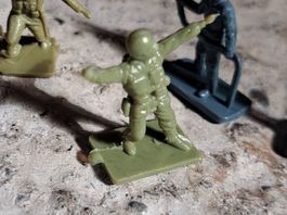 Ca 100 Vintage Elastolin Masse Figuren, Soldaten,