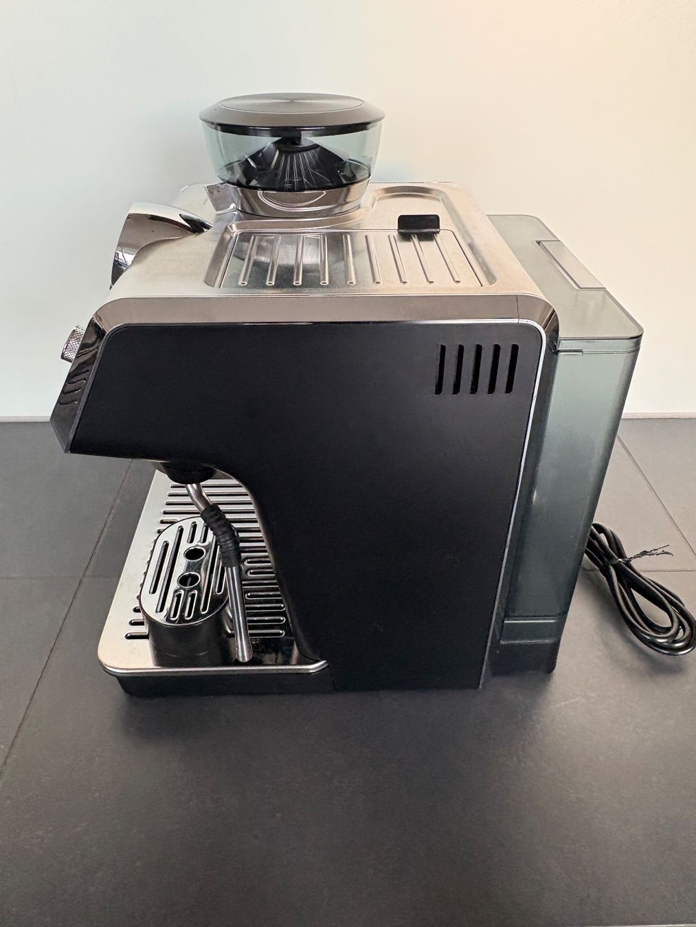 De'Longhi Kaffeemaschinen & Espressomaschinen: DeLonghi Espressomaschine La Specialista EC9155.MB – Gebraucht aus Thun von Blablu 1