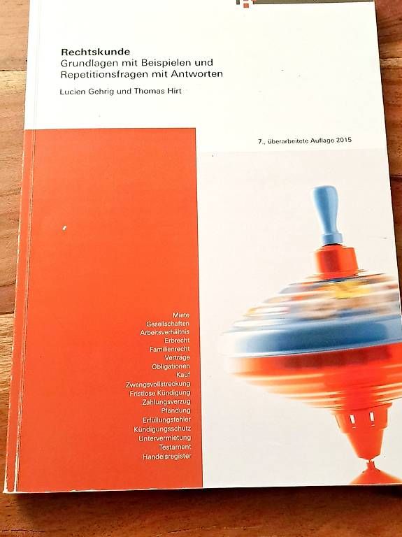 Libri: Rechtskunde mit Beispielen & Antworten – Usato da Bern venduto da Grossenbacher2