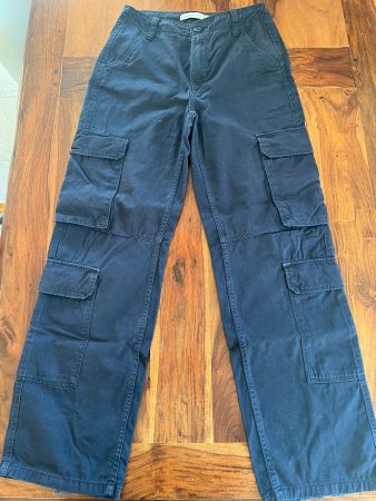 Pantalon cargo Bershka bleu marine, taille 36