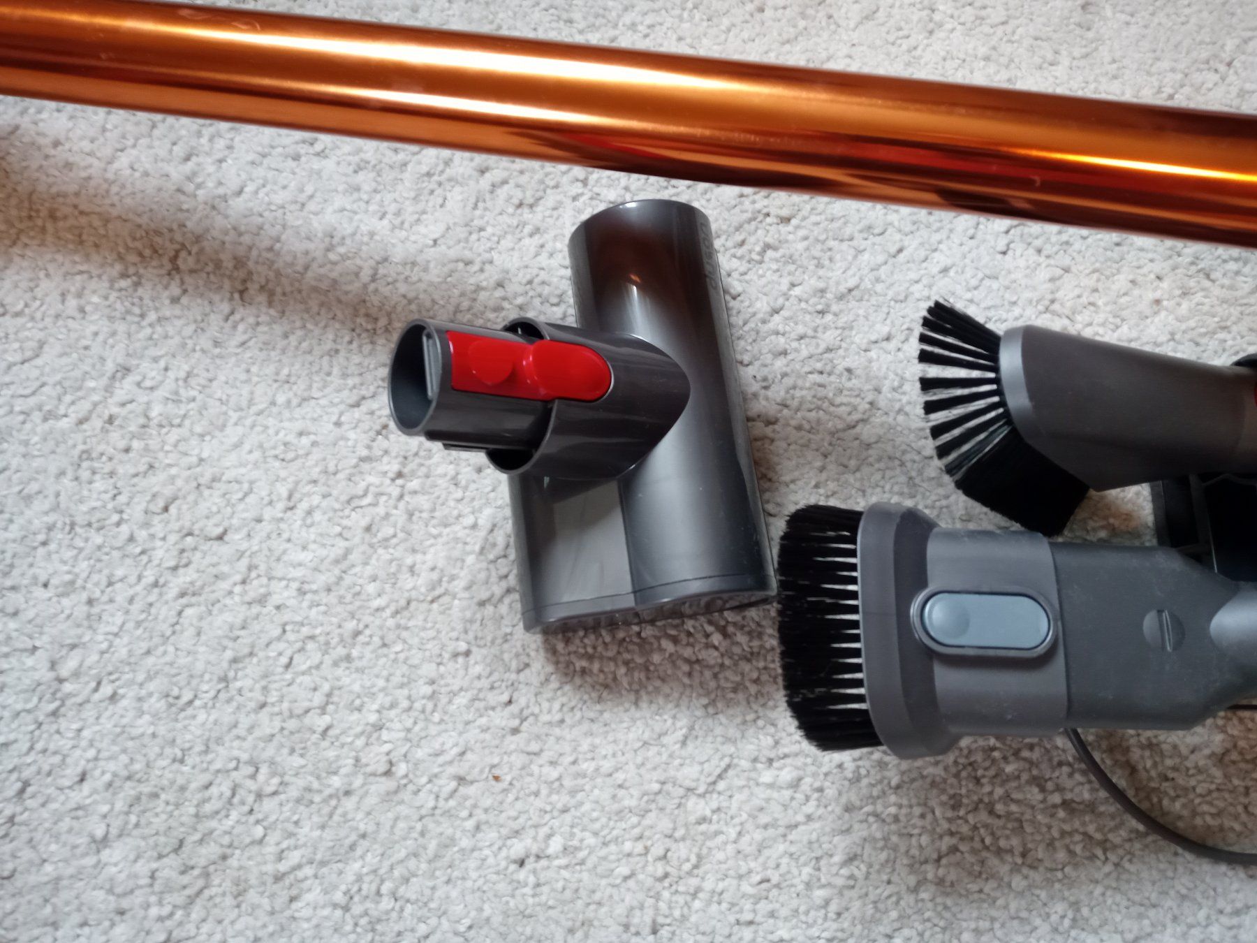 Dyson Aspirapolveri & Accessori: Dyson V10 Staubsauger – Usato da Prez-vers-Siviriez venduto da Monija70 2