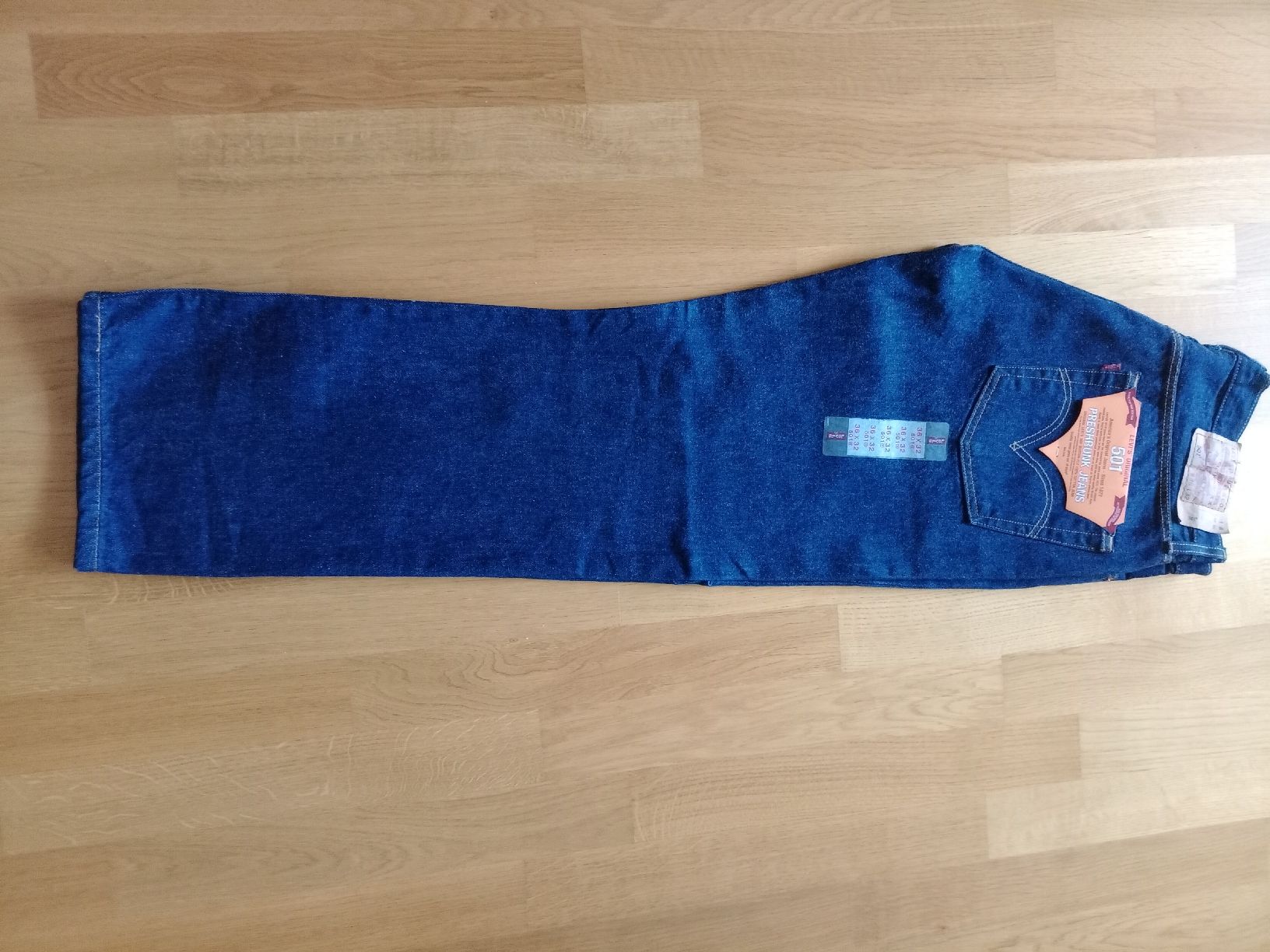 Jeans: Neue Levis Jeans 501 – Nuovo e nell'imballaggio originale da Disentis-Muster venduto da Bix03 1