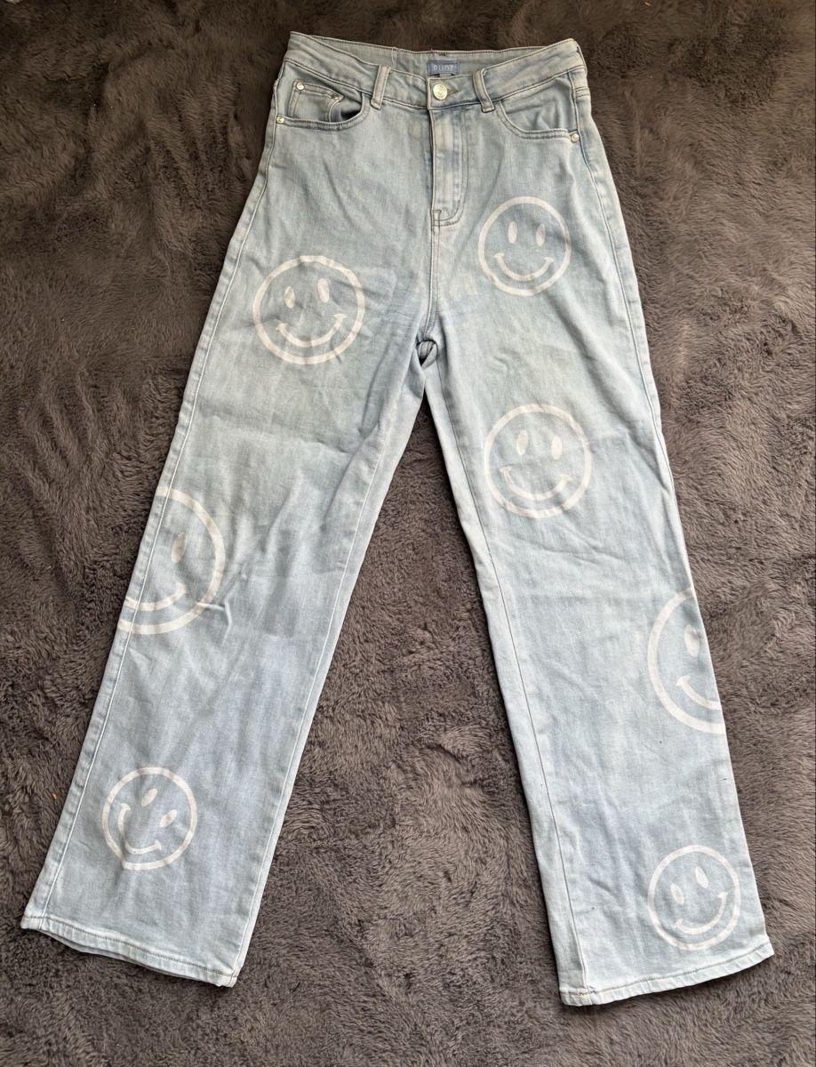 Jeans: Damen Jeans RUBY hellblau Smiley Print Grösse S/36 – Gebraucht aus Wichtrach von Re_Fit