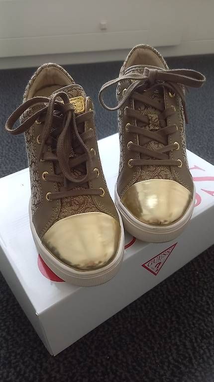 Damenschuhe: GUESS Keilsneaker Grösse 37 – Gebraucht aus Allschwil von Camy061 3