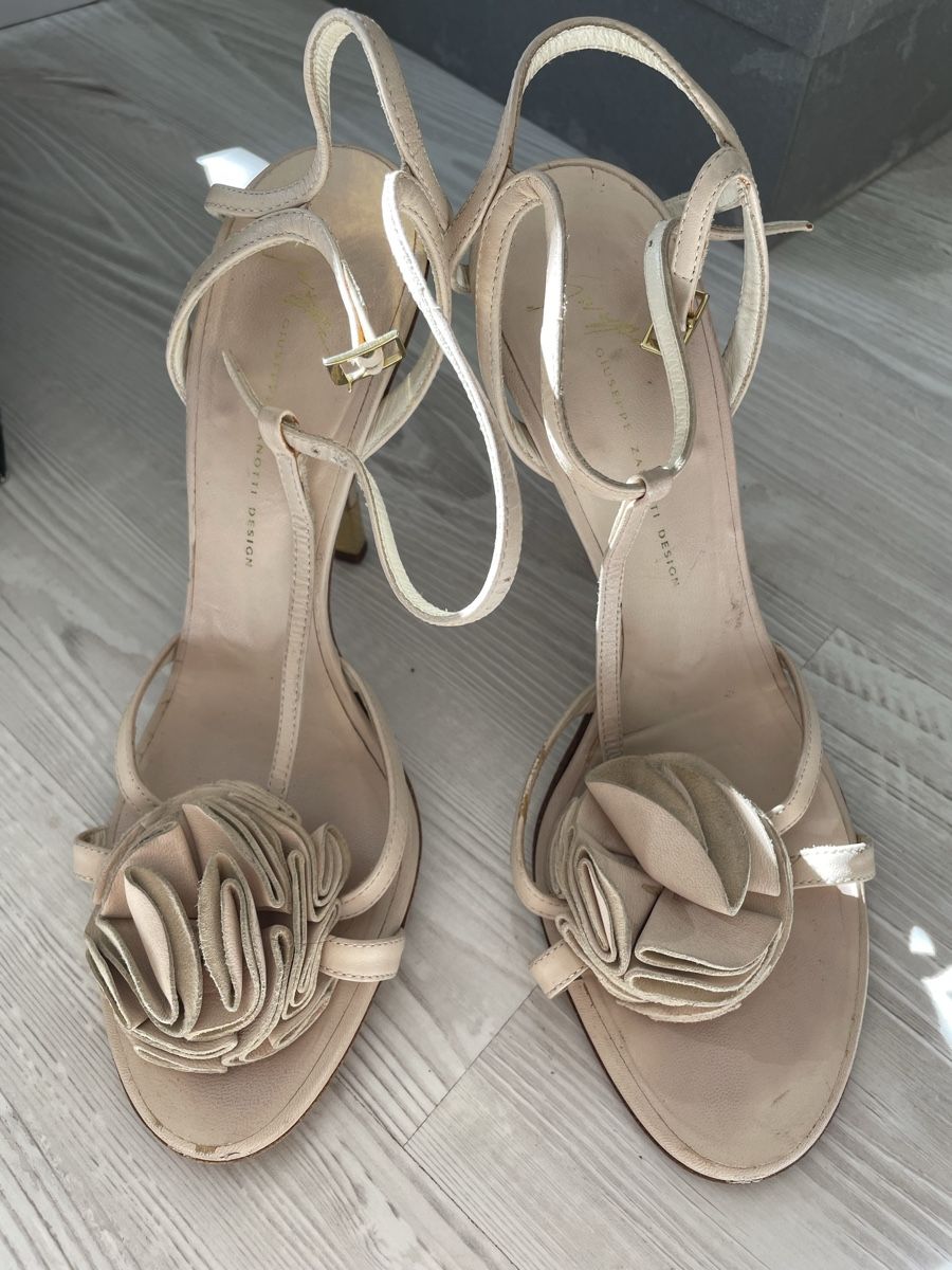 Zanotti Scarpe da donna: Giuseppe Zanotti Sandalen 37 – Usato da Zürich venduto da nur_6cps