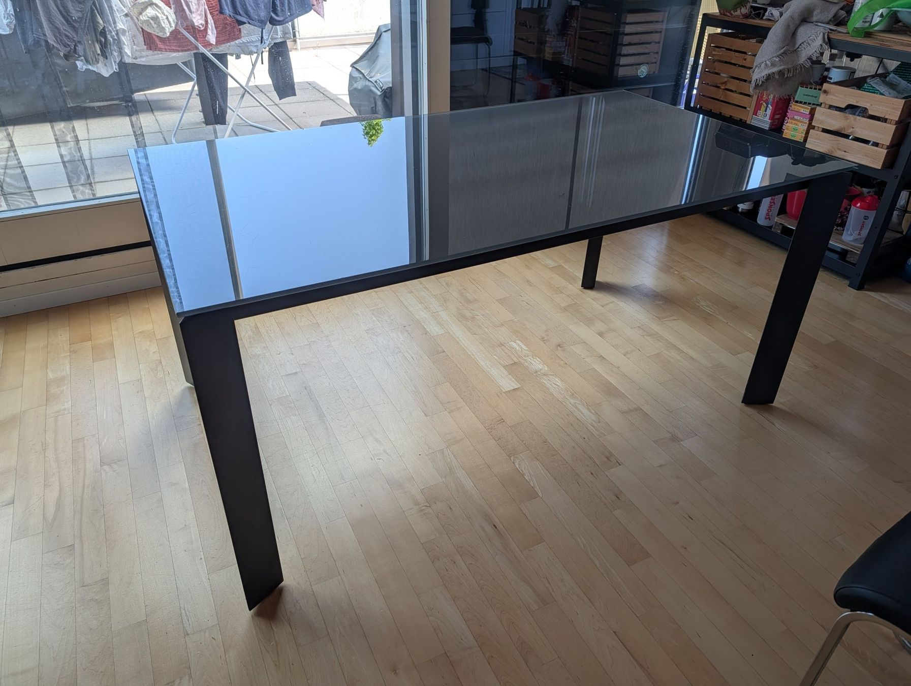 Pfister Tavoli: Eleganter Esstisch mit Glasplatte, Anthrazit/Schwarz – Usato da Worb venduto da kunz1992
