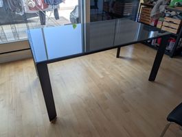 Eleganter Esstisch mit Glasplatte, Anthrazit/Schwarz