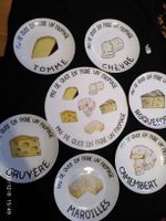 6  Nouvelles assiettes à fromage dans l'emballage.