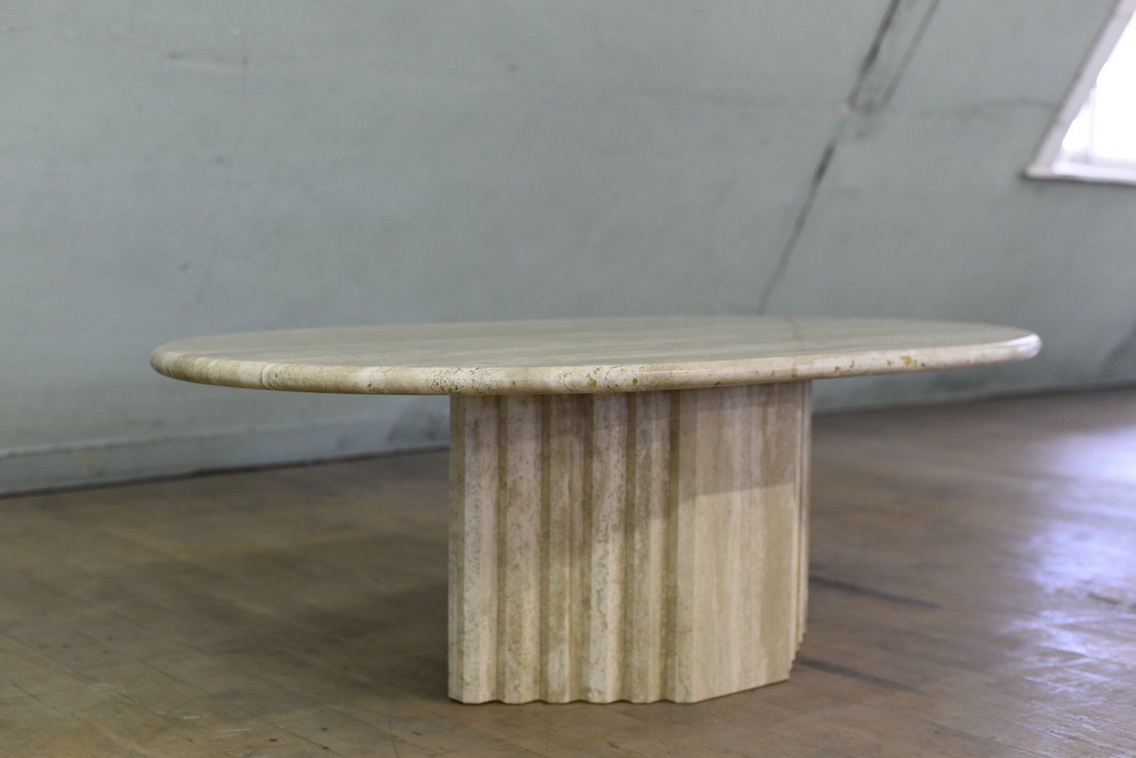 Tavoli: Designer ovaler Couchtisch aus Travertin – Usato da Lichtensteig venduto da UsedIN