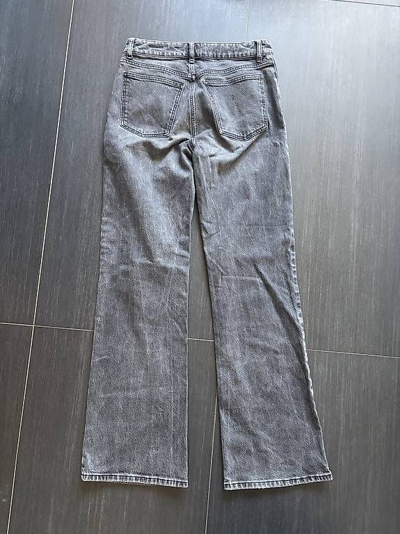 Jeans: Schwarze Jeans Flared Leg S/M – Gebraucht aus St. Gallen von taina123 1