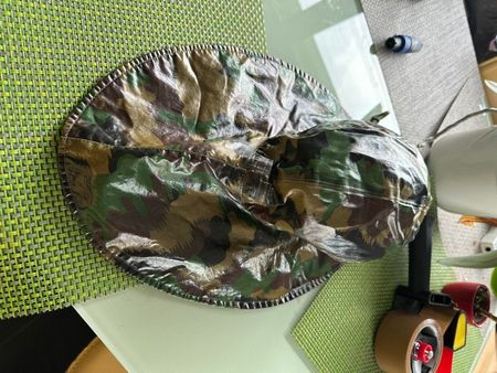 Regenhut Hut Schweizer Armee Militär Schwingfest Baustelle