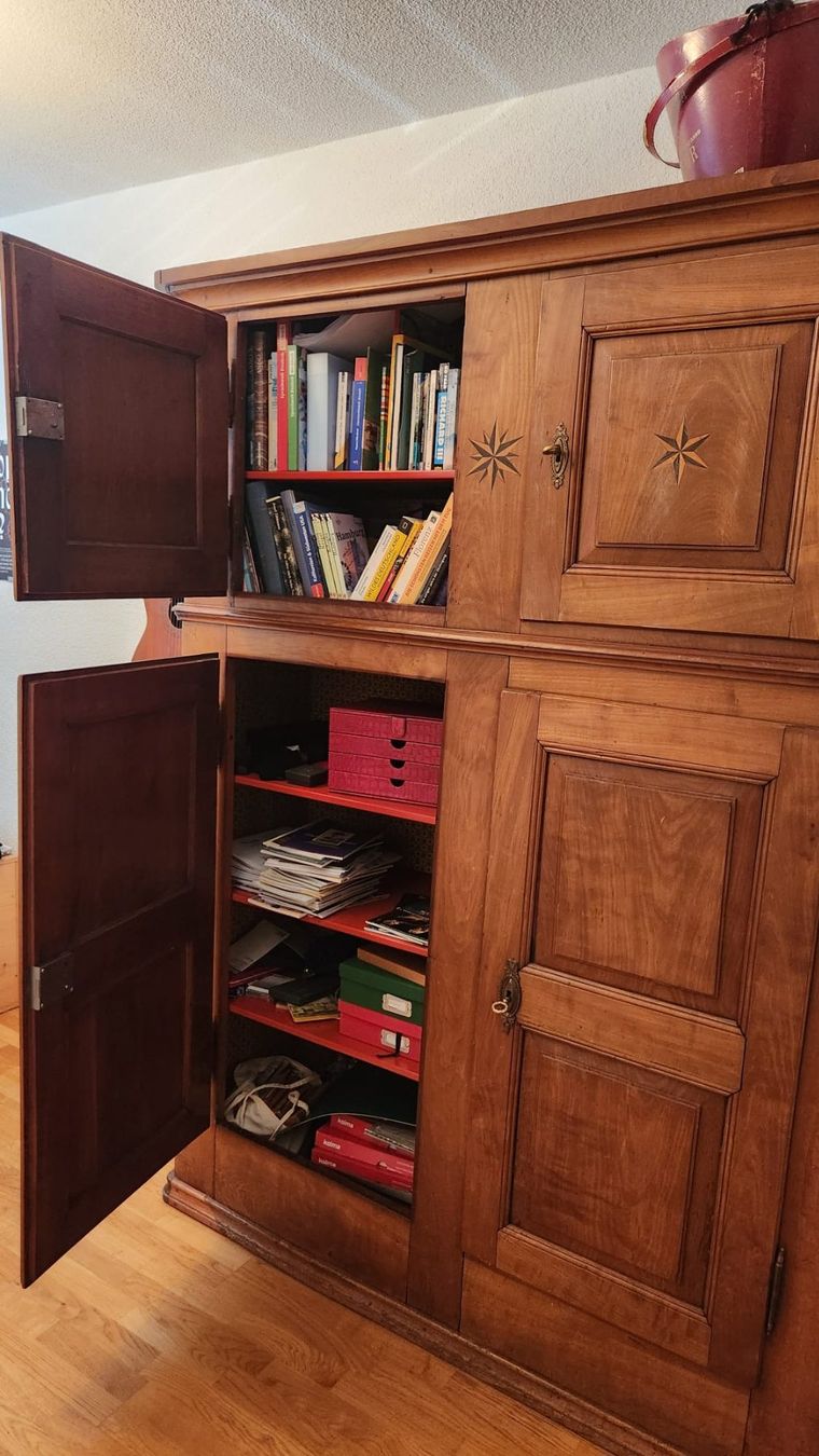 Schränke: Schrank (Massivholz) – Gebraucht aus Basel von simonium 2
