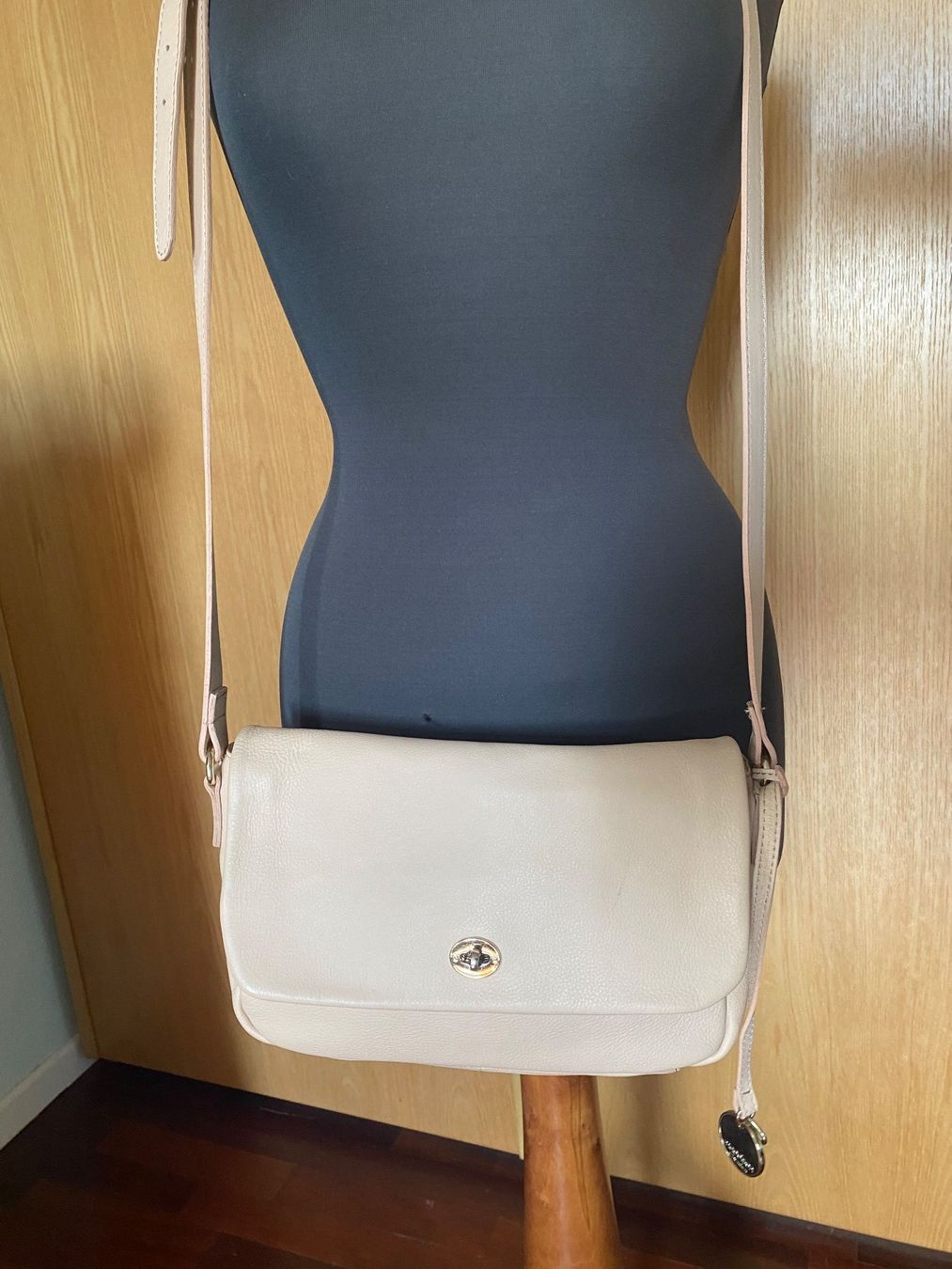 Maddison Borse da donna: MADDISON Premium Umhängetasche Nude – Usato da Besazio venduto da lionheart63