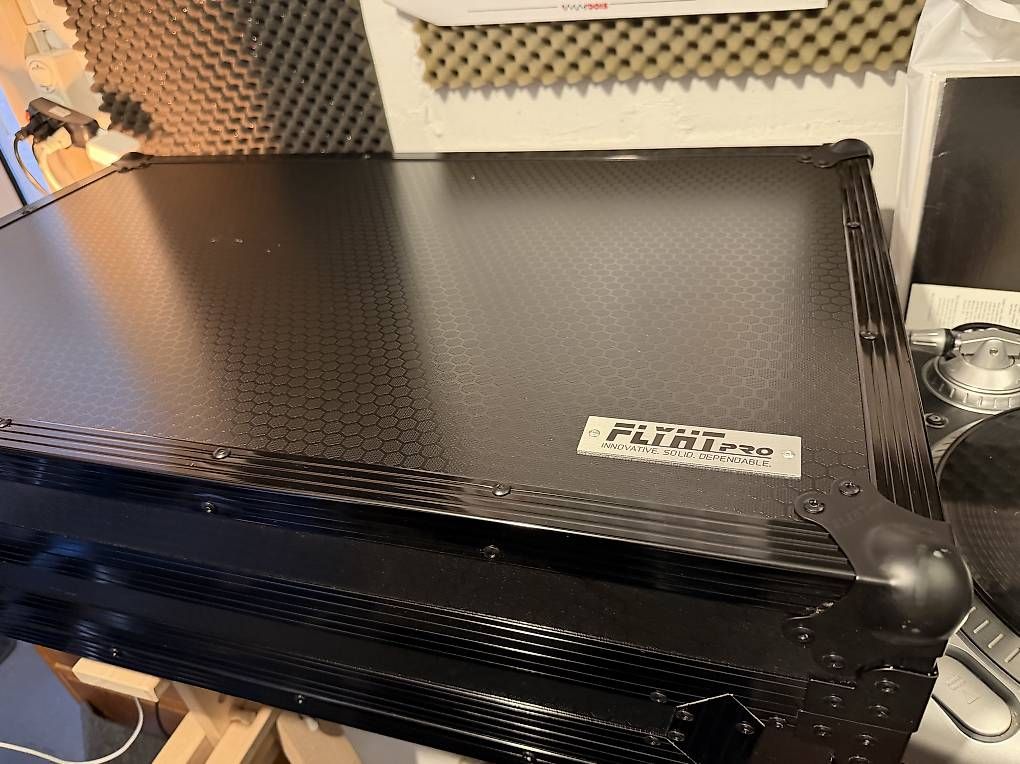 Rane Console di mixaggio: Rane Performer mit Flight Case – Usato da Uesslingen venduto da musikbedarf 4