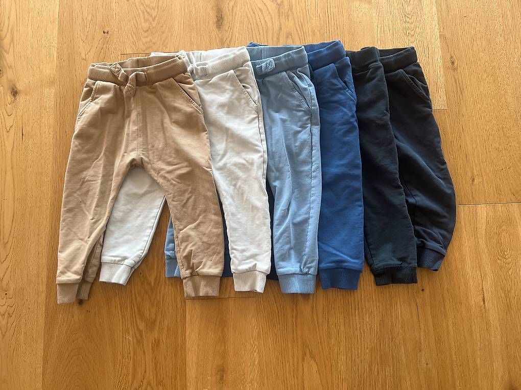 Pantalons: 6 Jogginghosen in Grösse 98 – D'occasion à Oberdiessbach par Oberd