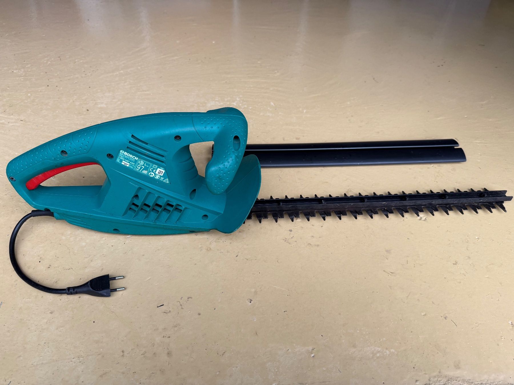 Bosch Tutti gli attrezzi: Bosch Taille-haies électique AHS 45-16 – Usato da St-Gingolph venduto da GoldenKeys 1