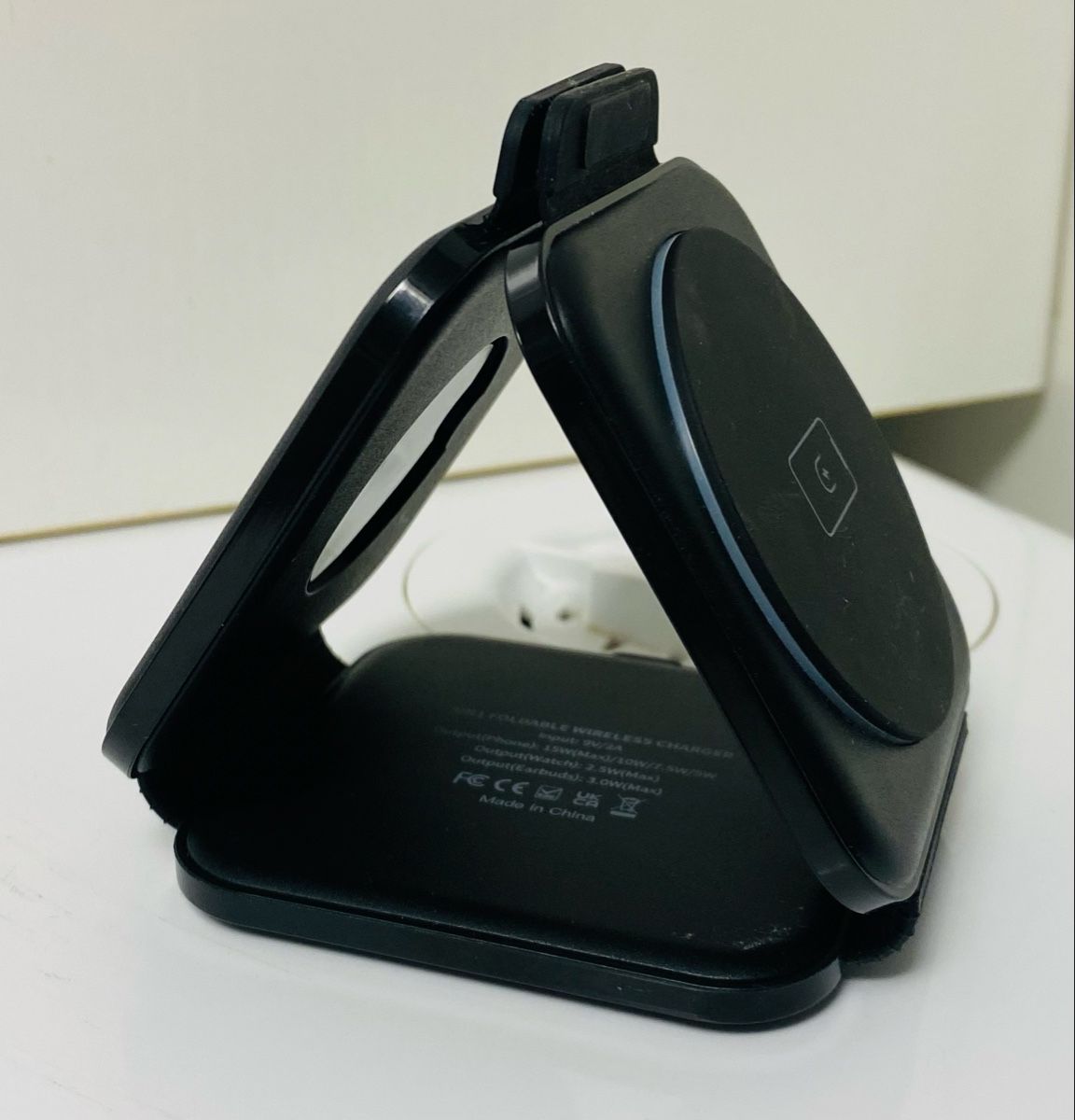 Caricabatterie: 3-in-1 Foldable Wireless Charger. – Usato da Buchs ZH venduto da ole_2xbm 2