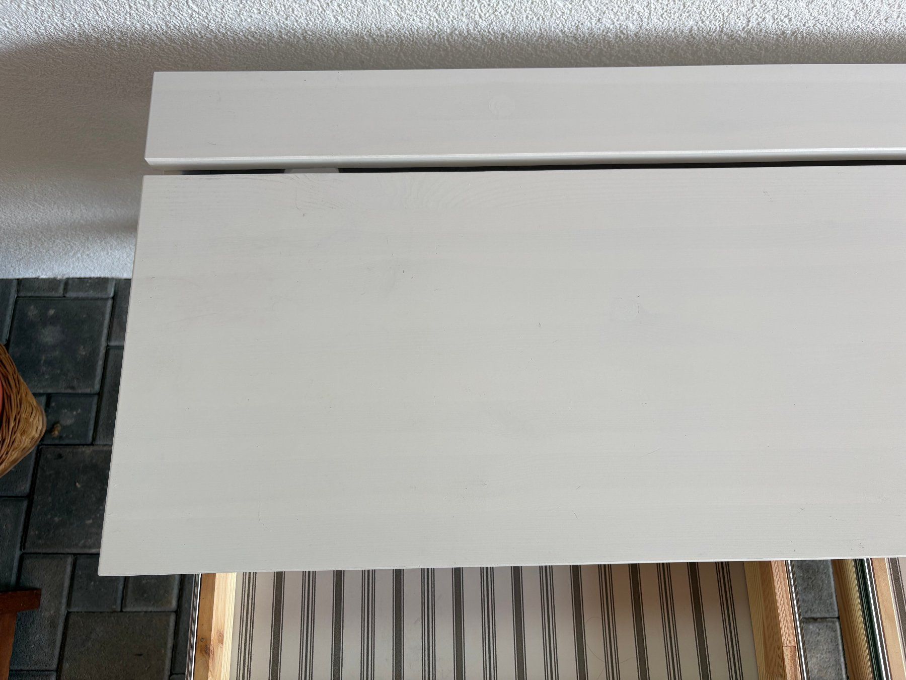 Ikea Scrivanie: Bureau blanc avec tiroirs et passe-cable – Usato da Riaz venduto da fredoscar79 2