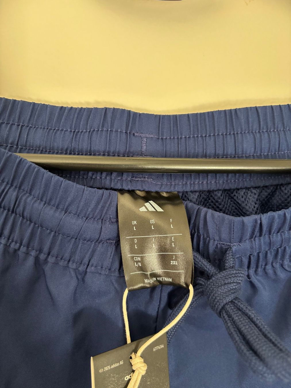 Adidas Hosen: Adidas Shorts **Gratis Versand** – Neu und originalverpackt aus Zürich von mc_mike77 2