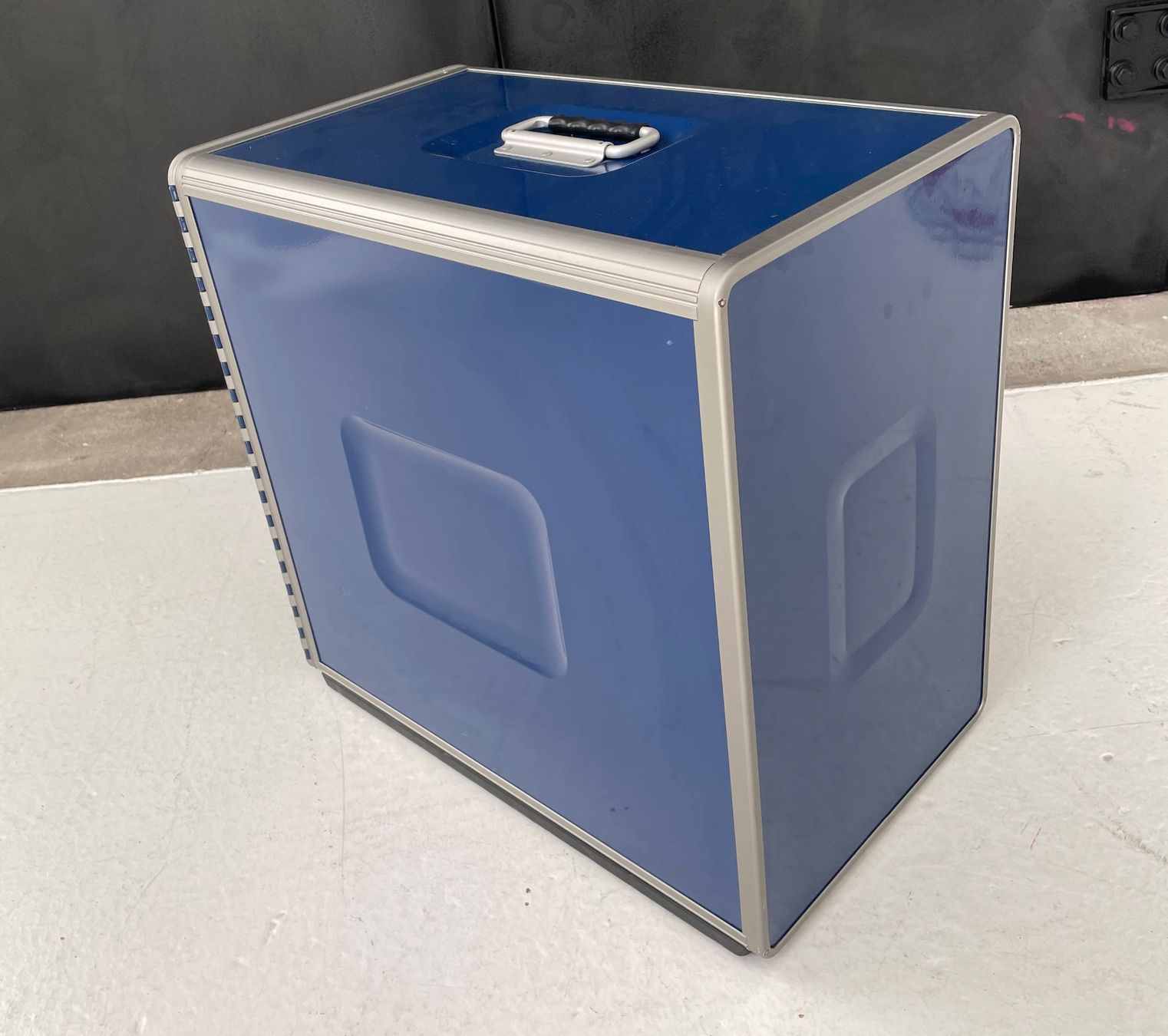 Contenitori edile: CROSSAIR Galley Container, mit Original Tableware Crossair. – Nuovo (secondo la descrizione) da Zürich venduto da torvik 6