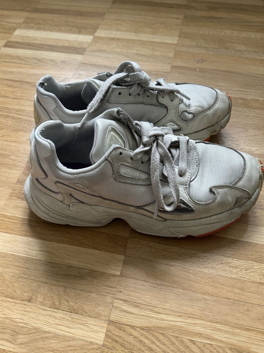 Adidas Scarpe da donna: Lot de deux Adidas Falcon, taille 39 – Usato da Meyrin venduto da mai_pl7s 4