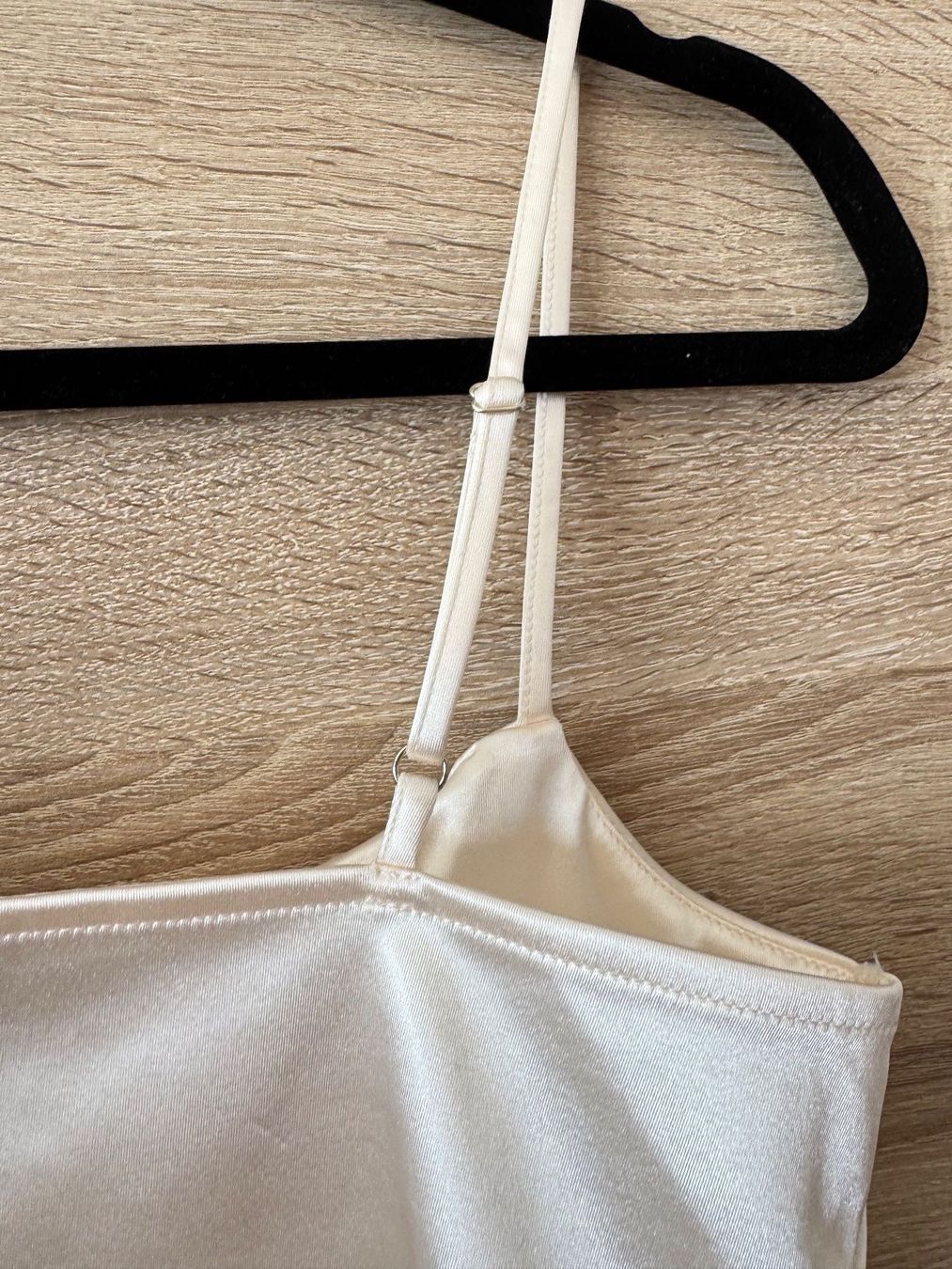 Tops: Crop top blanc cassé satiné – Gebraucht aus Montreux von Izapechee 5