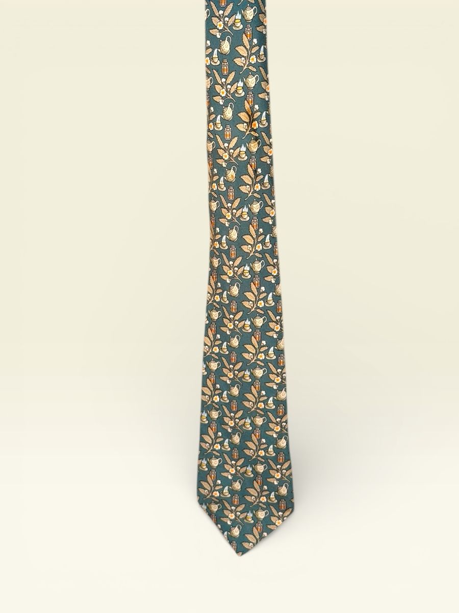 Hermès Cravatte: Hermès Paris Tea Time Silk Tie - Excellent Condition! – Usato da Lausanne venduto da artnouveau04