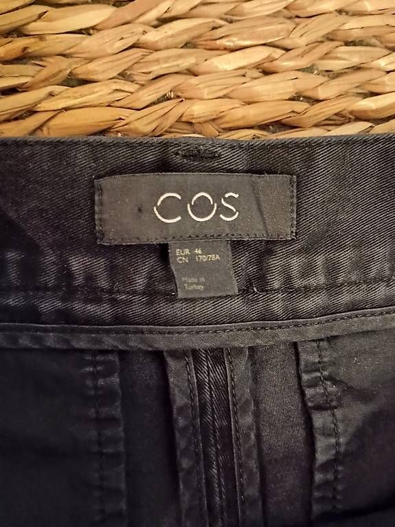 Cos Pantaloni: Schlichte schwarze Hose von Cos – Usato da Zürich venduto da Melianea 2