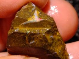 BOULDER ROH OPAL 12.35 gramms Rot feuer  CHF 1