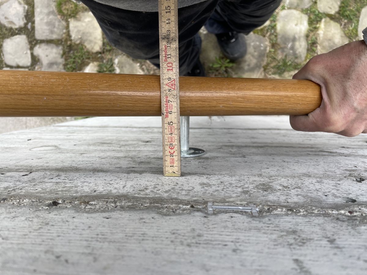 Balustrades: Handlauf Eichenholz mit Metallhalterung – D'occasion à Hauptwil par c-pro 4