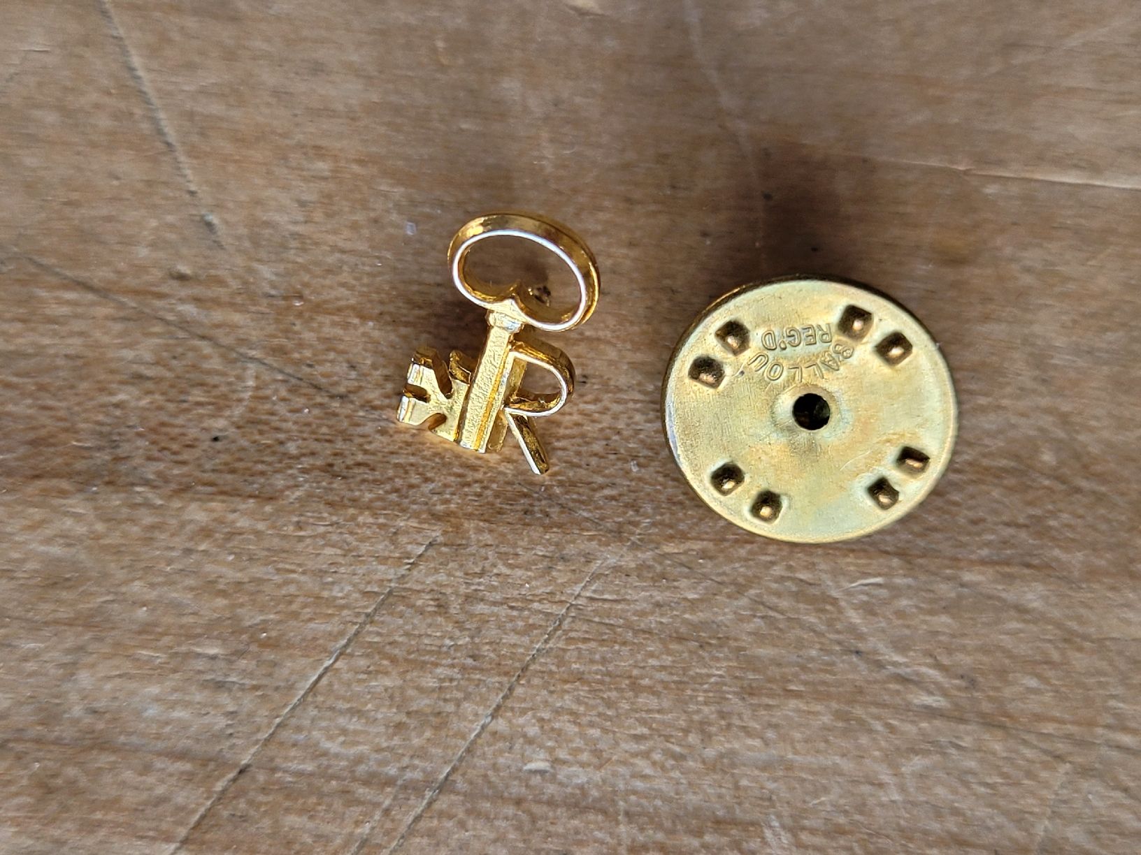 Spille & Fermagli: Pin, Anstecknadel: Lia Rumantscha – Usato da Zürich venduto da Engiadinabassa 1