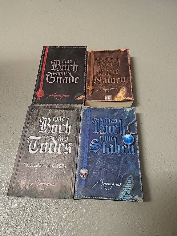 Livres: Das Buch ohne Name 1-4 – D'occasion à Schafisheim par rou_2jrn