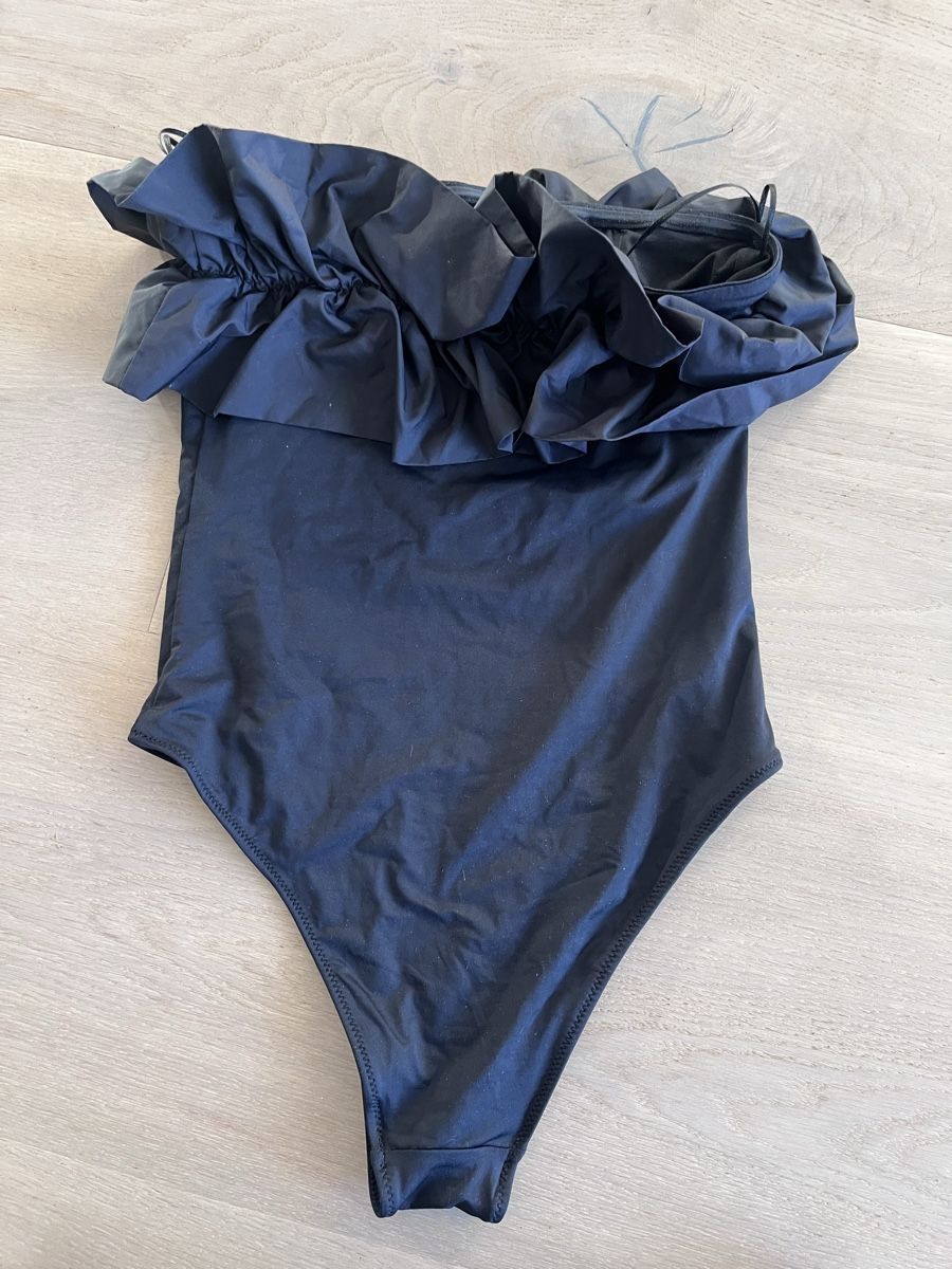 Zara Costumi da bagno & Bikini: Zara Badeanzug, Gr.S, Schwarz, Volant – Usato da Pfäffikon SZ venduto da humming-bird 2