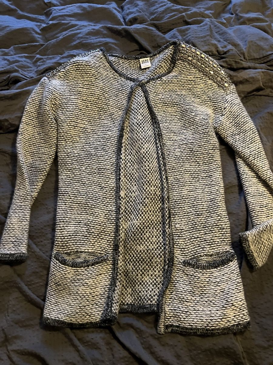 Vero Moda Giacche: Vero Moda Strickjacke mit Applikationen, Gr. M – Usato da Häusernmoos venduto da RanaNo