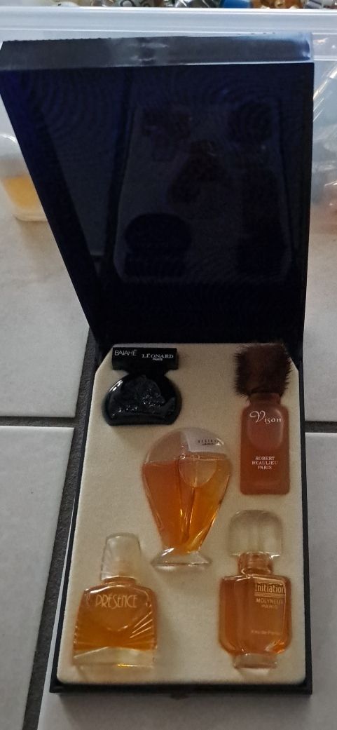 Parfum & Eau de Toilette: Miniatures de parfum diverses - Collection complète rare! – Neu und originalverpackt aus RIAZ von Betty012