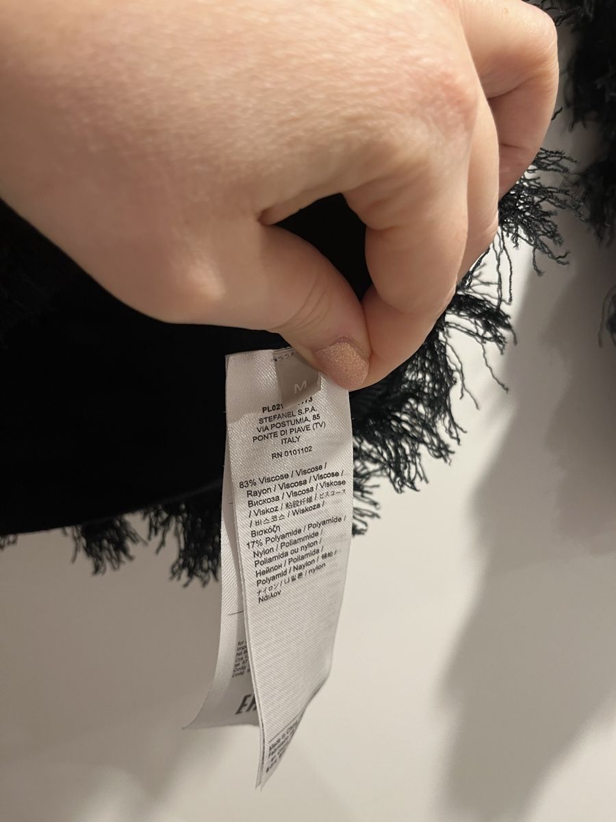 Stefanel Maglioni & Felpe: Kuscheliger STEFFENL Pullover Fransen schwarz – Usato da Zürich venduto da Shopmystyle 4