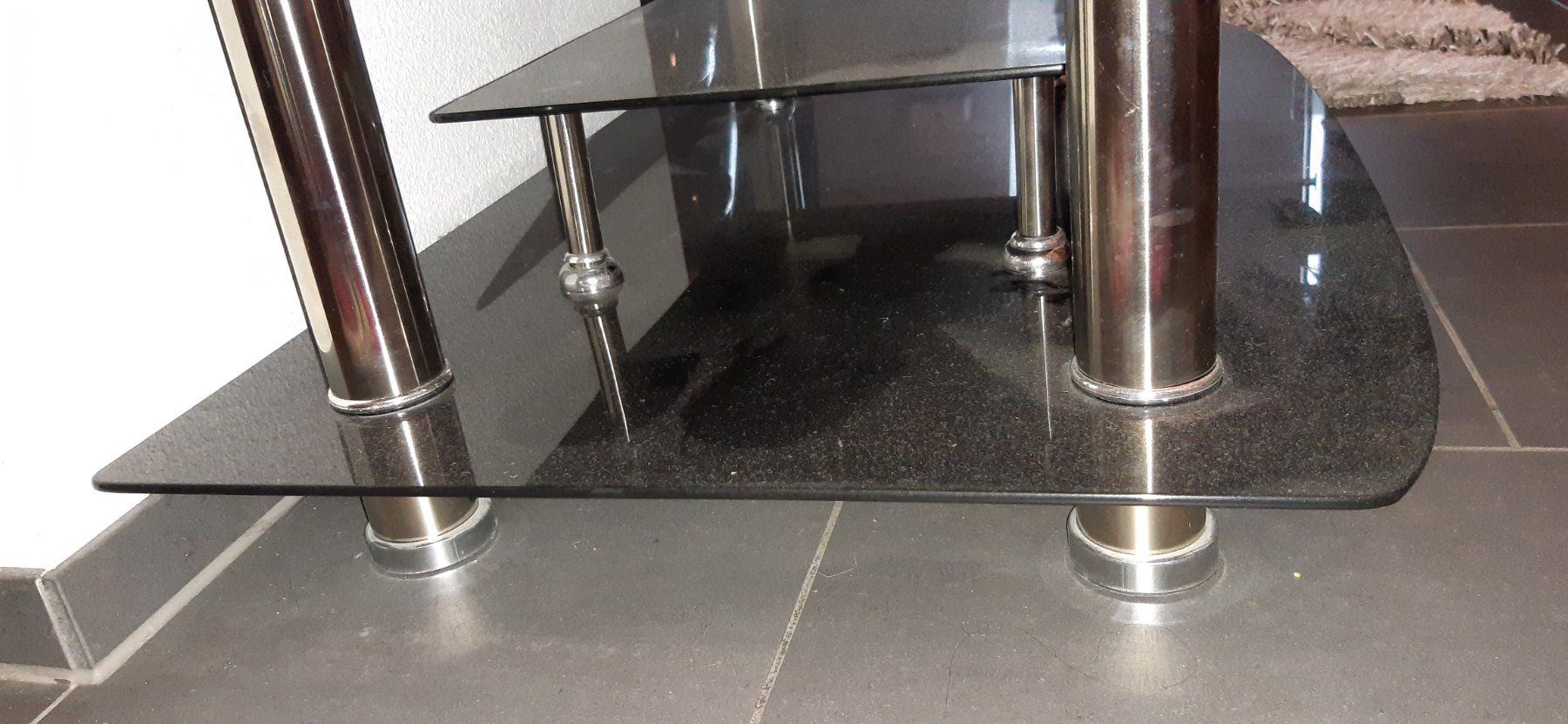 Mobili TV: TV-Glas-Beistelltisch mit Chromgestell. – Usato da Richterswil venduto da ADIACE010 4