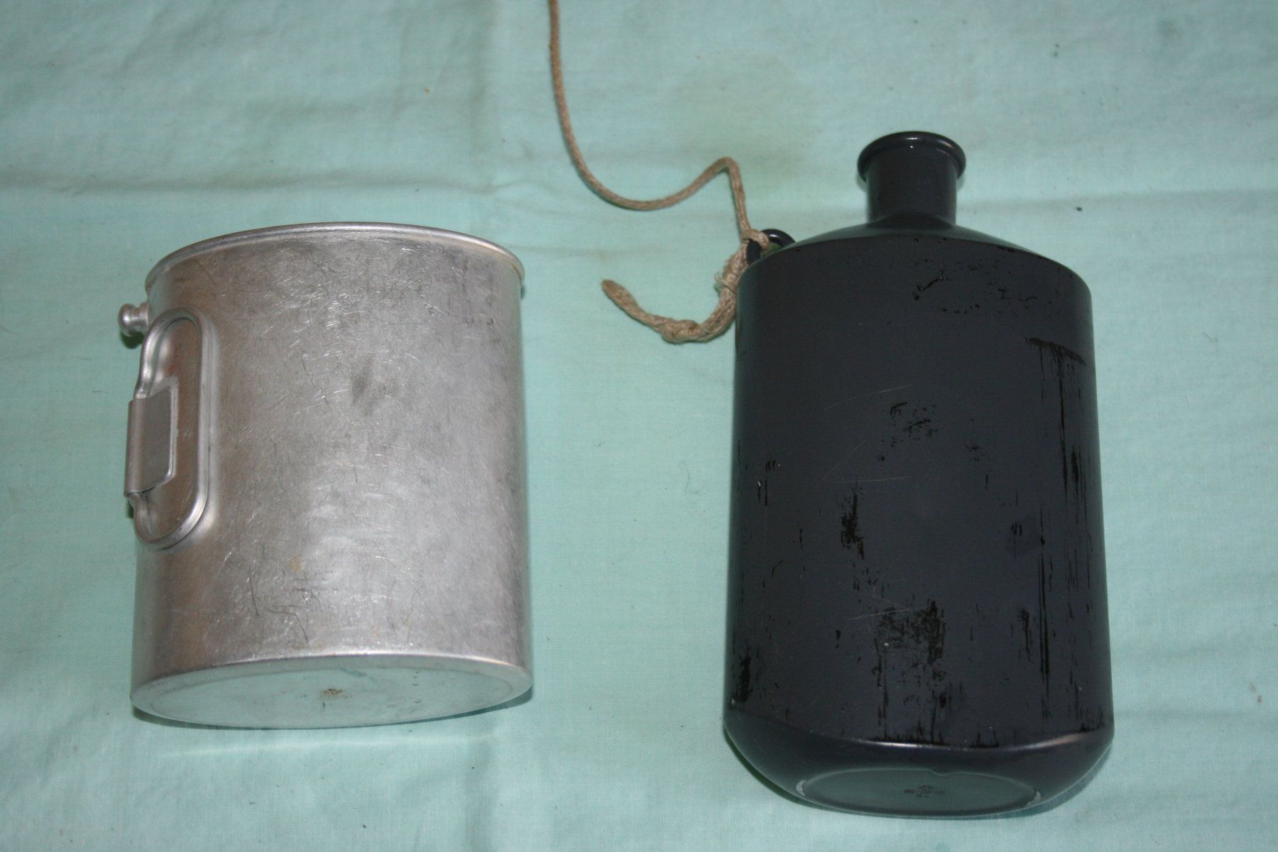 Schweizer Armee Attrezzatura & Pezzi di ricambio: Feldflasche Schweizer Armee. Zustand, siehe Bilder. – Usato da Cadenazzo venduto da Mikeshop 2